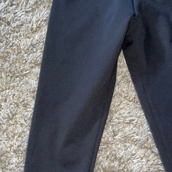 Uniqlo black athletic leggings 3-4 - Picture 2 of 4